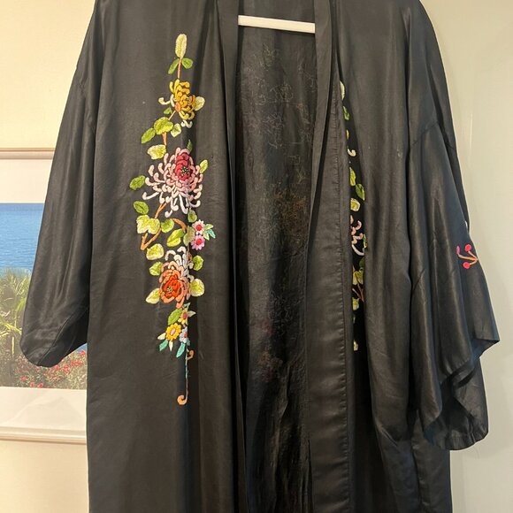 Golden Bee Silk Robe - Picture 4 of 7